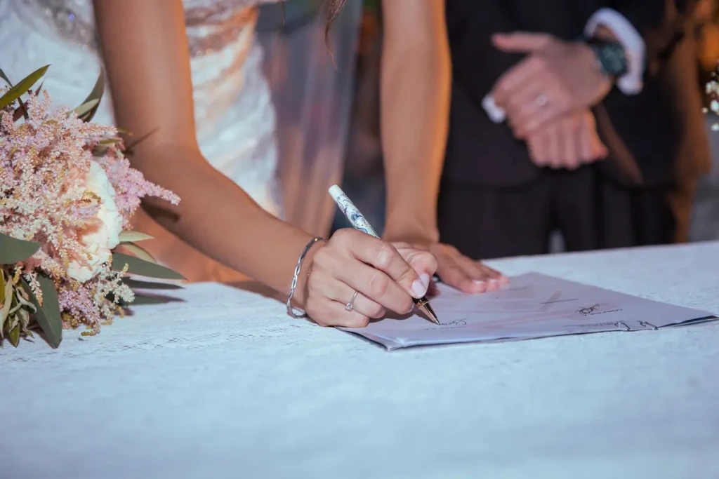 Unir et protéger : Contrats de mariage et PACS